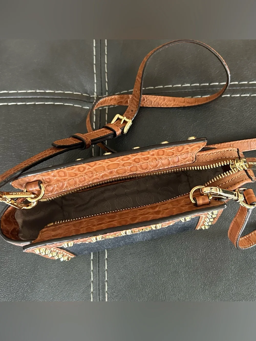 Michael Kors Selma Mini Messenger (style number 32S4GLKC1U)
